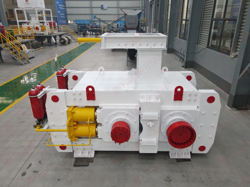 華盛銘高壓輥磨機：輥皮壽命長、振動小，滿足水泥熟料24小時連續粉磨